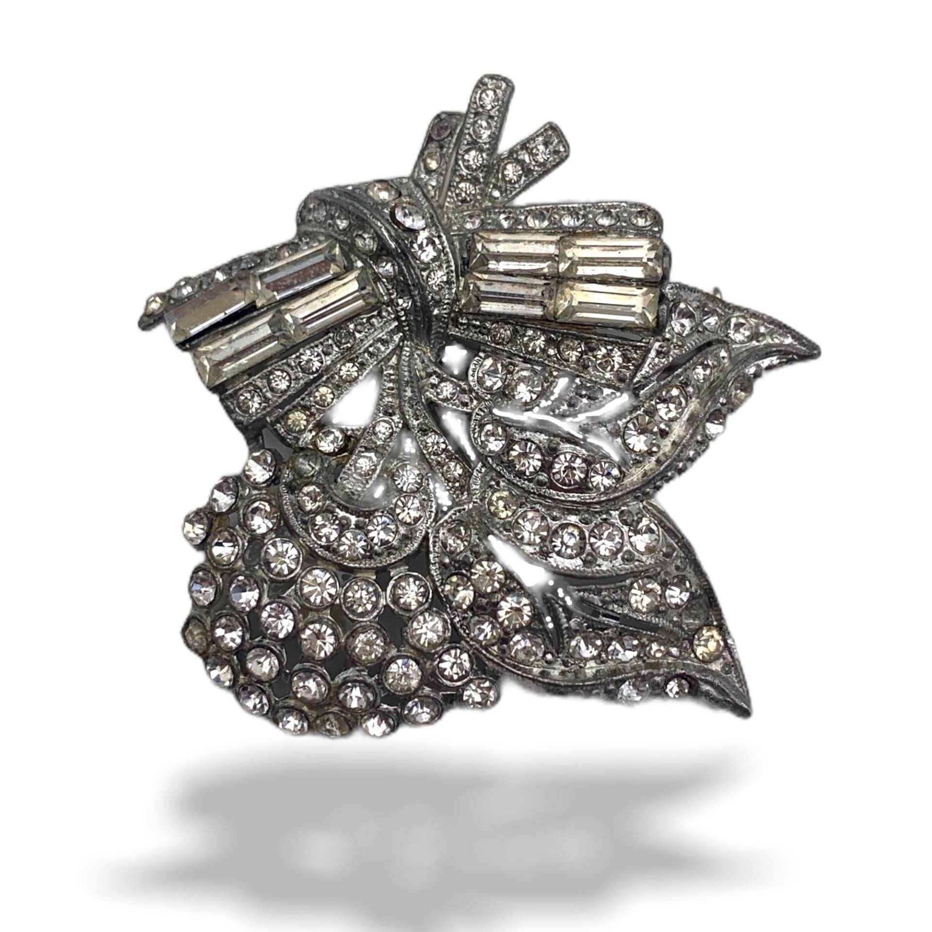 Elegante Elegante Strass Brosche Aus in Ganz Weiss - Art 412/5 von RAKcreations