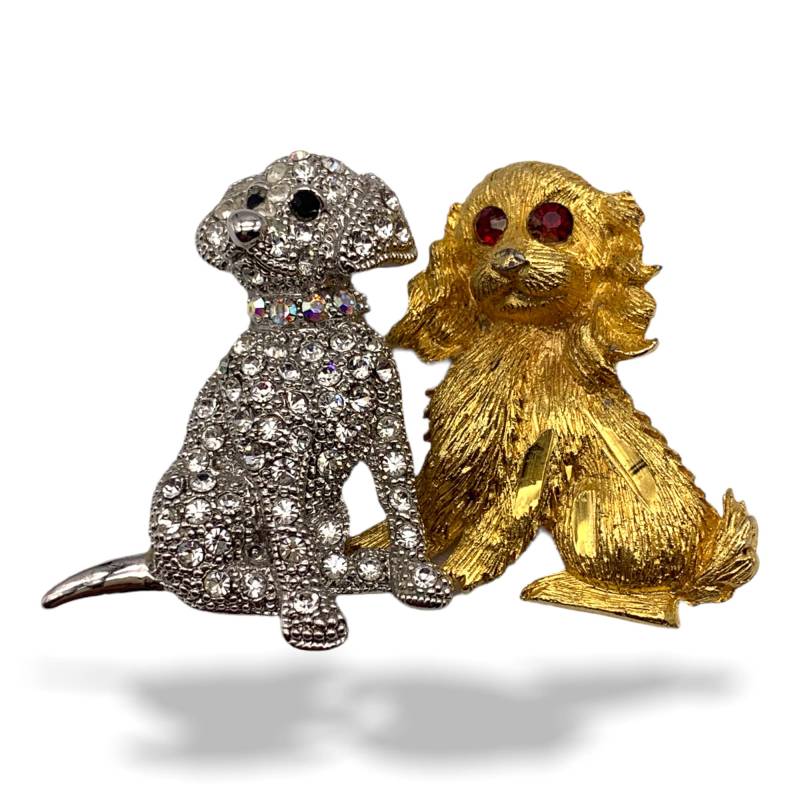 Entzückende Paar Figur Hunde Broschen - Glitzernde Strasssteine Welpe & Exquisites Goldenes 2 Sammler Anstecker 50Er Jahre Art.599/3 von RAKcreations