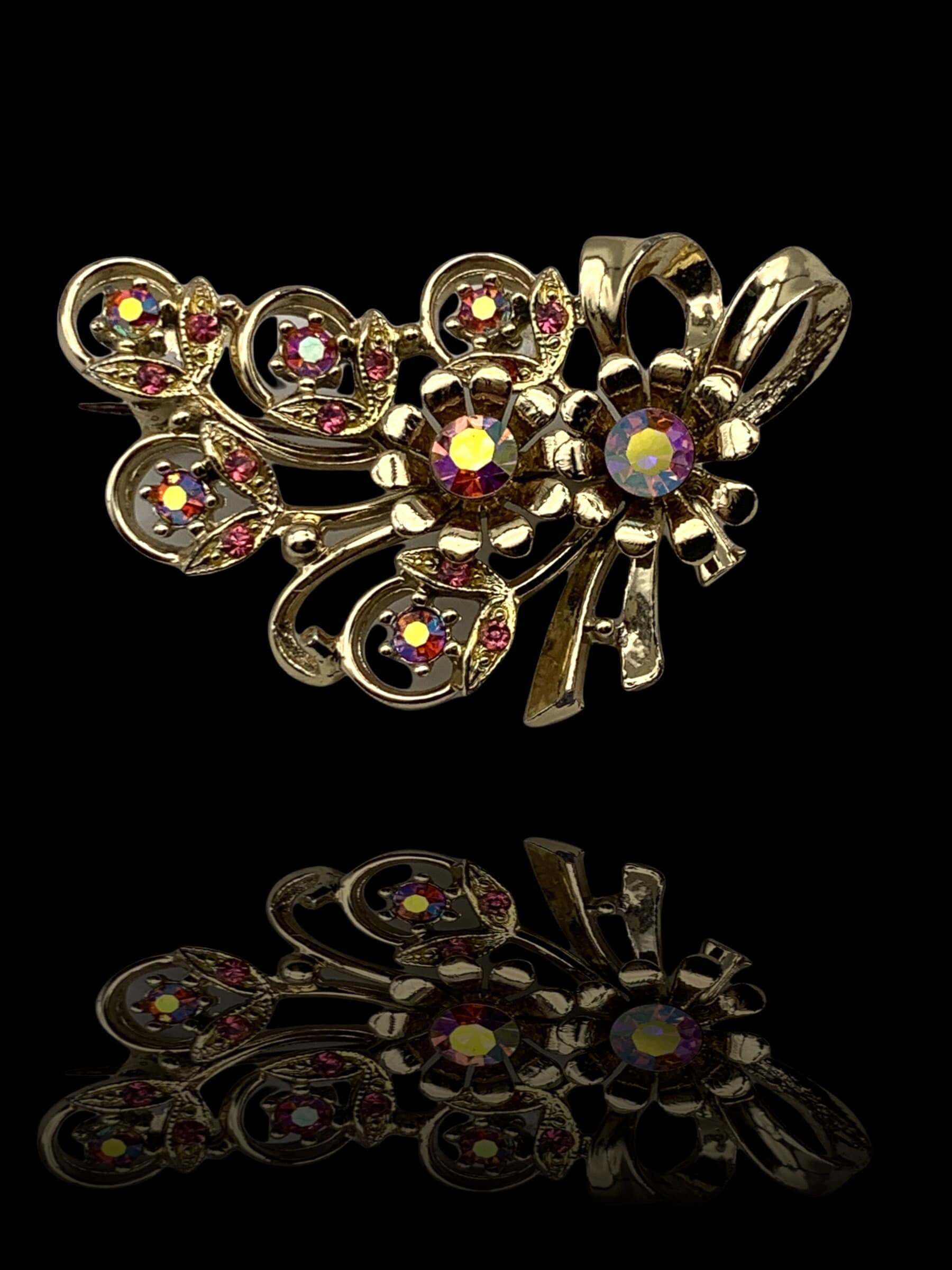 Exquisites Sprühbouquet Mit Schleifenbrosche - Ab Strass in Feurigem Licht 1950 Feminine Brosche/Anstecknadel Art.638/4 von RAKcreations