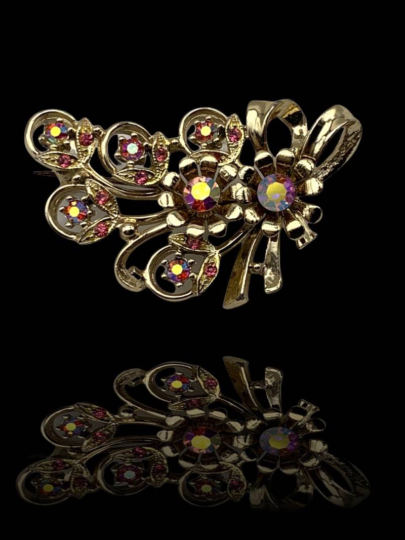 Exquisites Sprühbouquet Mit Schleifenbrosche - Ab Strass in Feurigem Licht 1950 Feminine Brosche/Anstecknadel Art.638/4 von RAKcreations