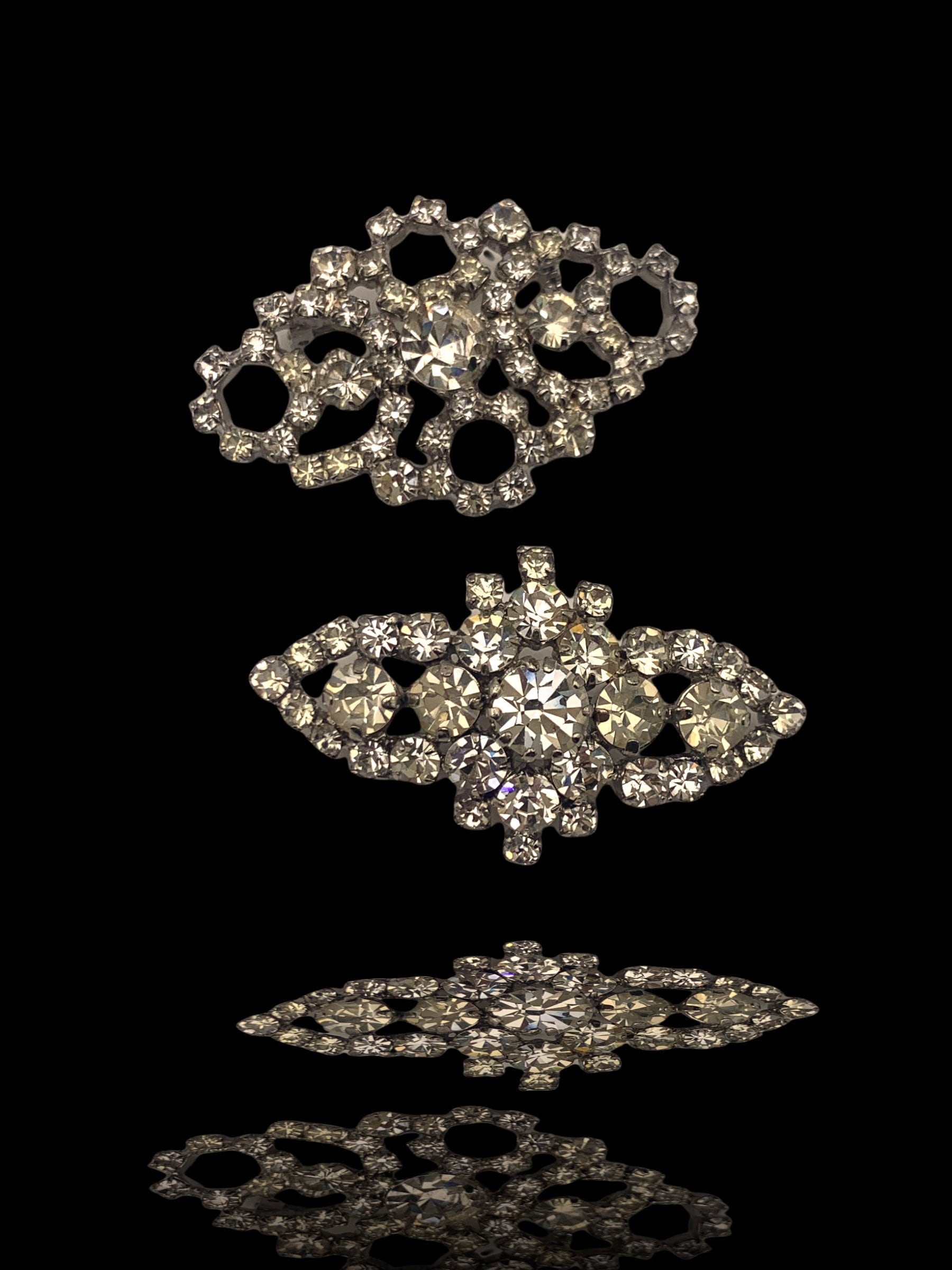 Oval Kristall Diamante Broschen - 1950 Hochzeit Braut Brautjungfern Ovale Form 2 Stück Exquisites Feminines DesignArt.486/4 von RAKcreations