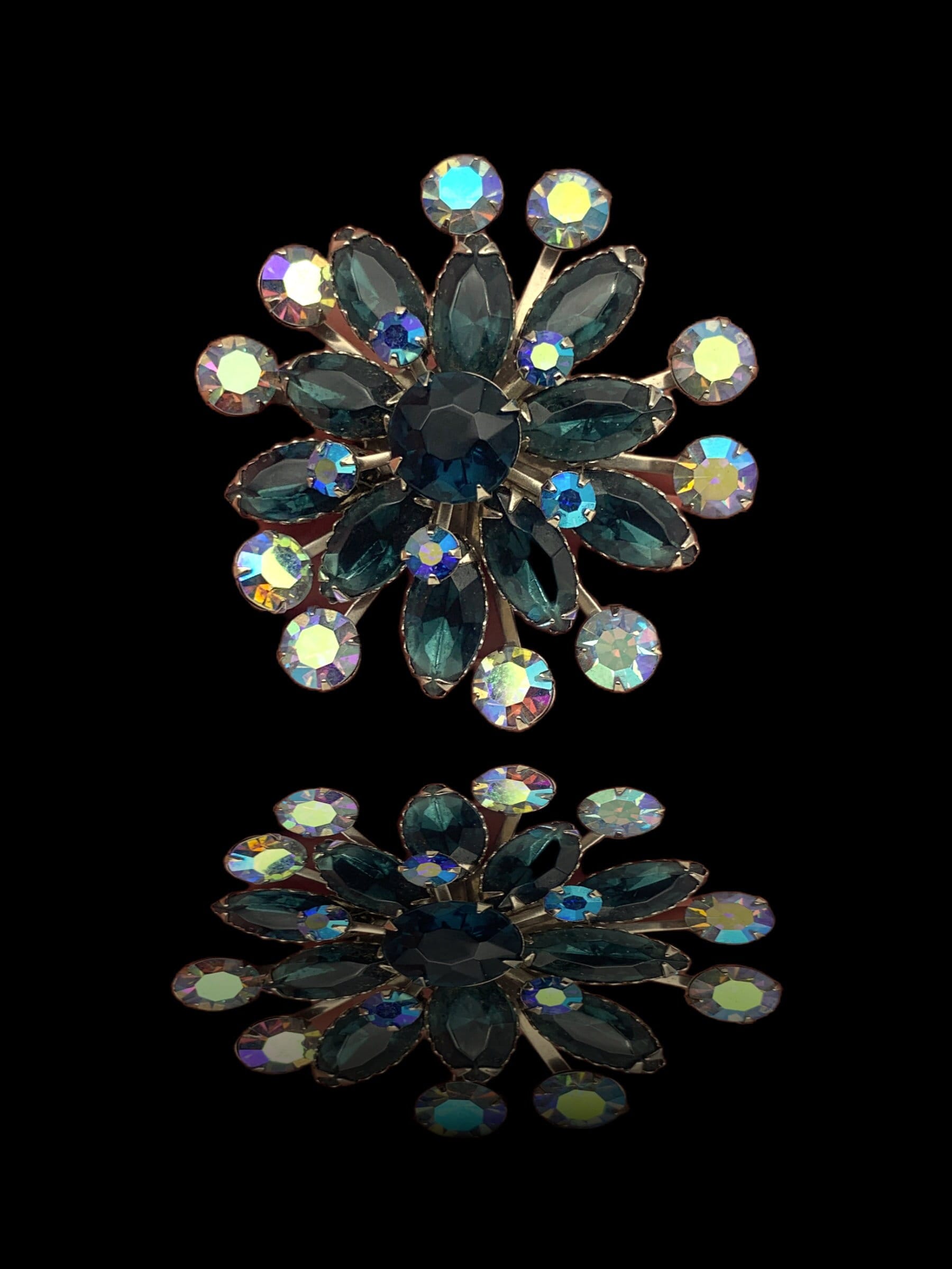 Prächtige Vintage Starburst Ab Strass Und Kornblumen Blaue Pin Brosche - 1950 Top Qualität Unsigned Beauty Art.545/4 von RAKcreations