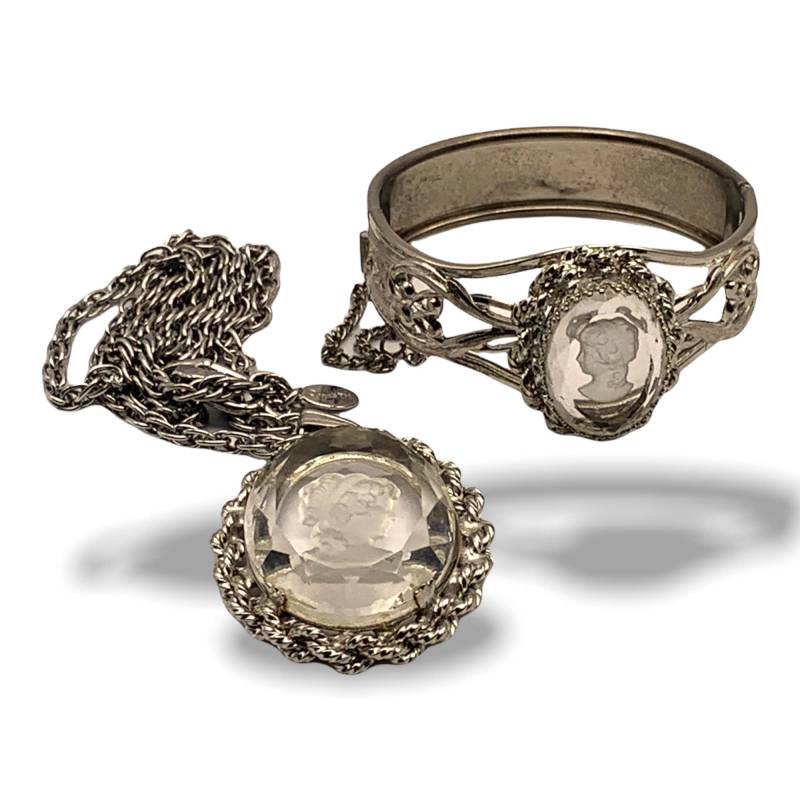 Roget Signiert Wunderschönes 1960Er Jahre Kamee-Collier & Armband-Set - Armreif Und Lange Kette Mit Kamee-Medaillon Art.282/3 von RAKcreations