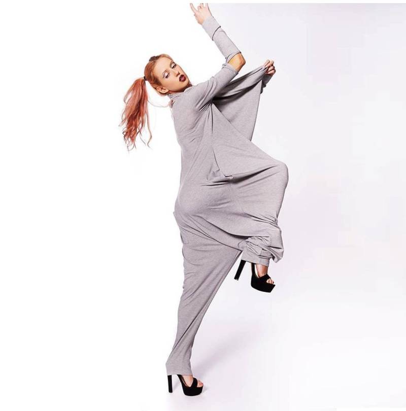 Harem Jumpsuit Mit Weitem Bein Übergroßer Baumwoll Lounge Romper Harem Jumpsuit Mit Weitem Bein Übergroßer Baumwoll Lounge Romper von RALELE