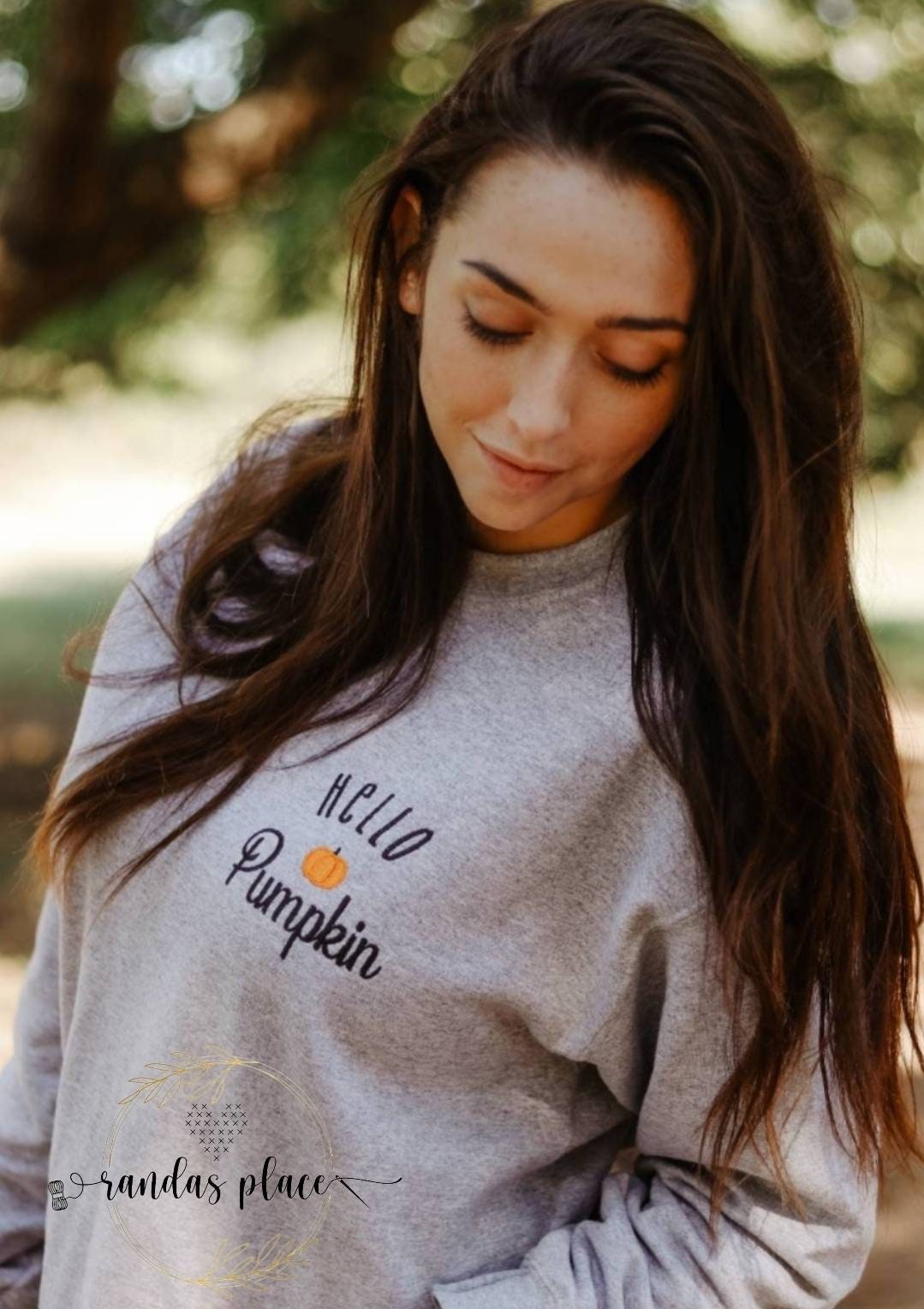 Hallo Kürbis Bestickt Herbst Sweatshirt Für Frauen/Gruselige Jahreszeit/ Bestickter Halloween Pullover/Kürbis Alles Shirt/Herbst Shirt Hallo Kürbis Bestickt Herbst Sweatshirt Für Frauen/Gruselige Jahreszeit/ Bestickter Halloween Pullover/Kürbis Alles Shirt/Herbst Shirt von RANDASPLACEdesign