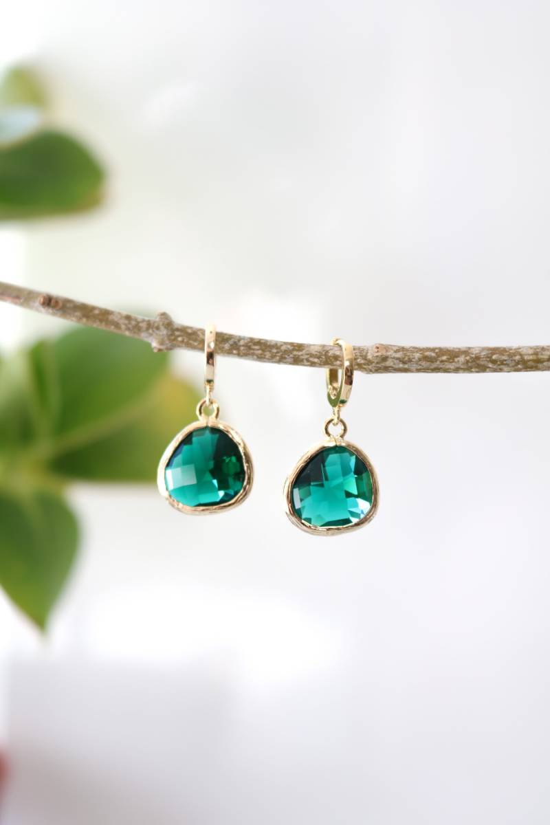 Smaragd Glas Creolen - Kristall Ohrringe Gold Hoop Huggies von RAREVE