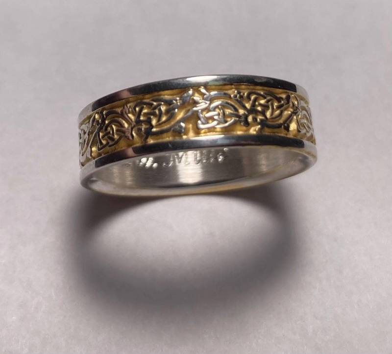 Claires Distel Ring, Gravur "Da Mi Basia Mille', Sterling Silber Mit 750 Gelbgold Galvanik in Vertiefungen. Ausgefallene Gabaldon Rng von RARUCOM