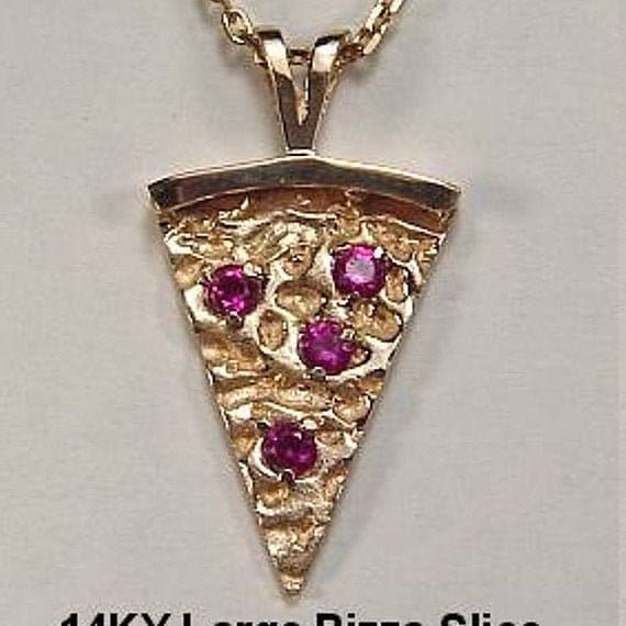 Große Pizza Stück Anhänger Mit Vier 3 Mm Imitation Oder Echten Rubinen | Ss03884A - 11/16 "x 1" Größe von RARUCOM