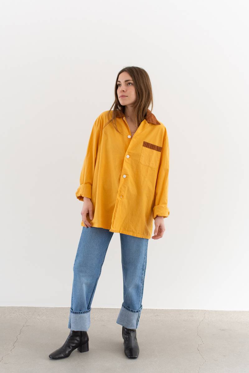 Das Two Tone Potter Shirt in Pollengelb | Vintage Langarm Kontrast Farbe Baumwolle Arbeitshemd Gewickelte Knöpfe Einfache Bluse M von RAWSONSTUDIO