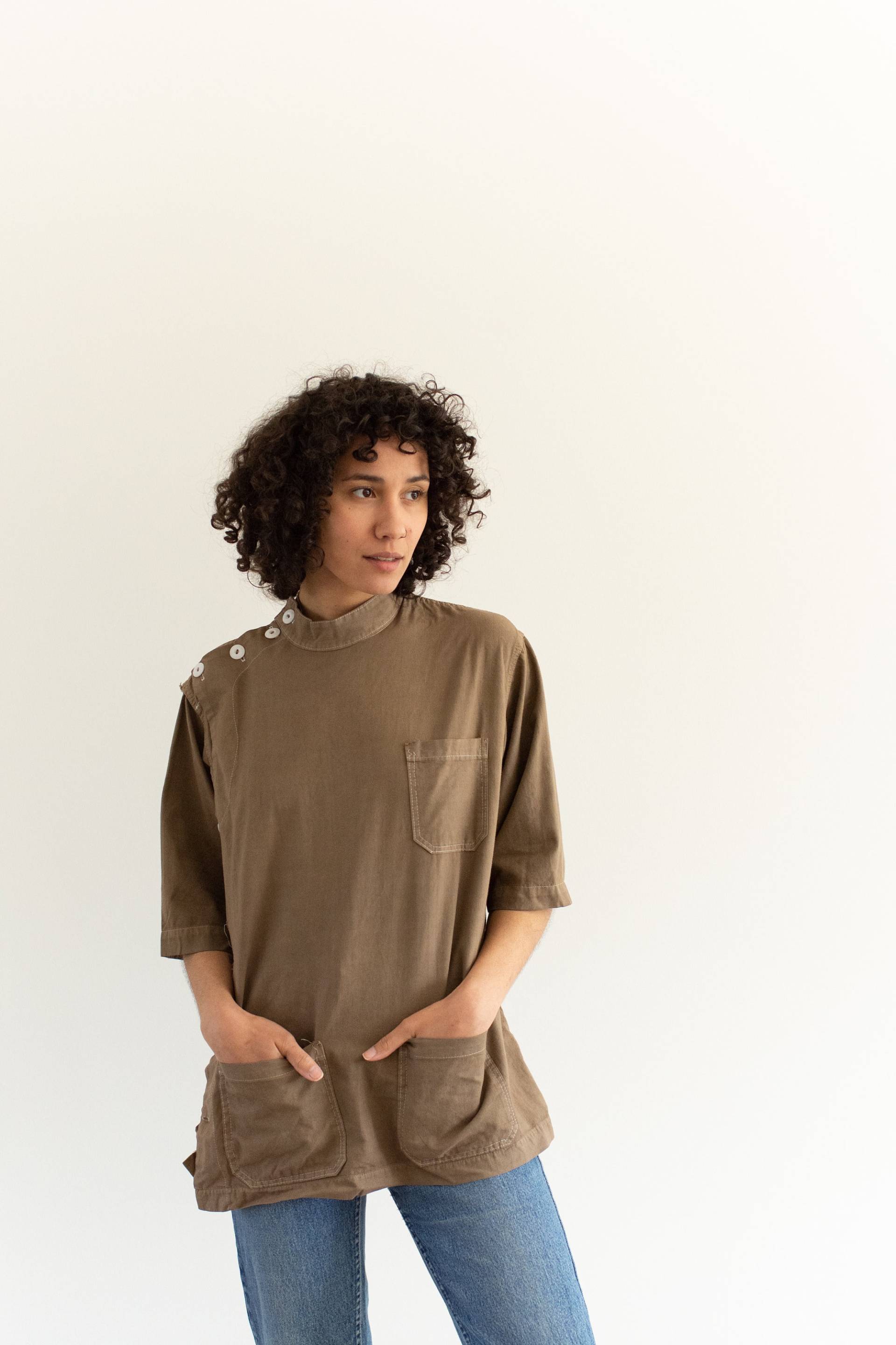 Der Wardlea Smock in Pilzbraun | Vintage Overdye Side Button Maler Hemd Kurzarm Studio Tunika Künstler Kittel S M L Der Wardlea Smock in Pilzbraun | Vintage Overdye Side Button Maler Hemd Kurzarm Studio Tunika Künstler Kittel S M L von RAWSONSTUDIO