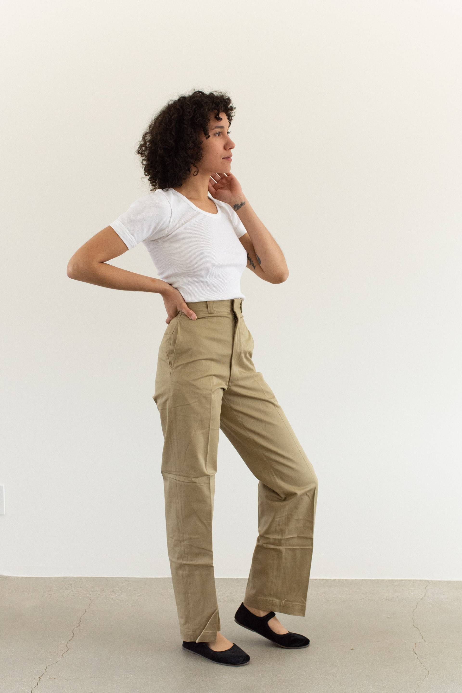 Vintage 24 25 26 Khaki Hohe Taille Chinos | Hose Mit Weitem Bein Beige 60Er Jahre Arbeitskleidung Bundeswehr S von RAWSONSTUDIO