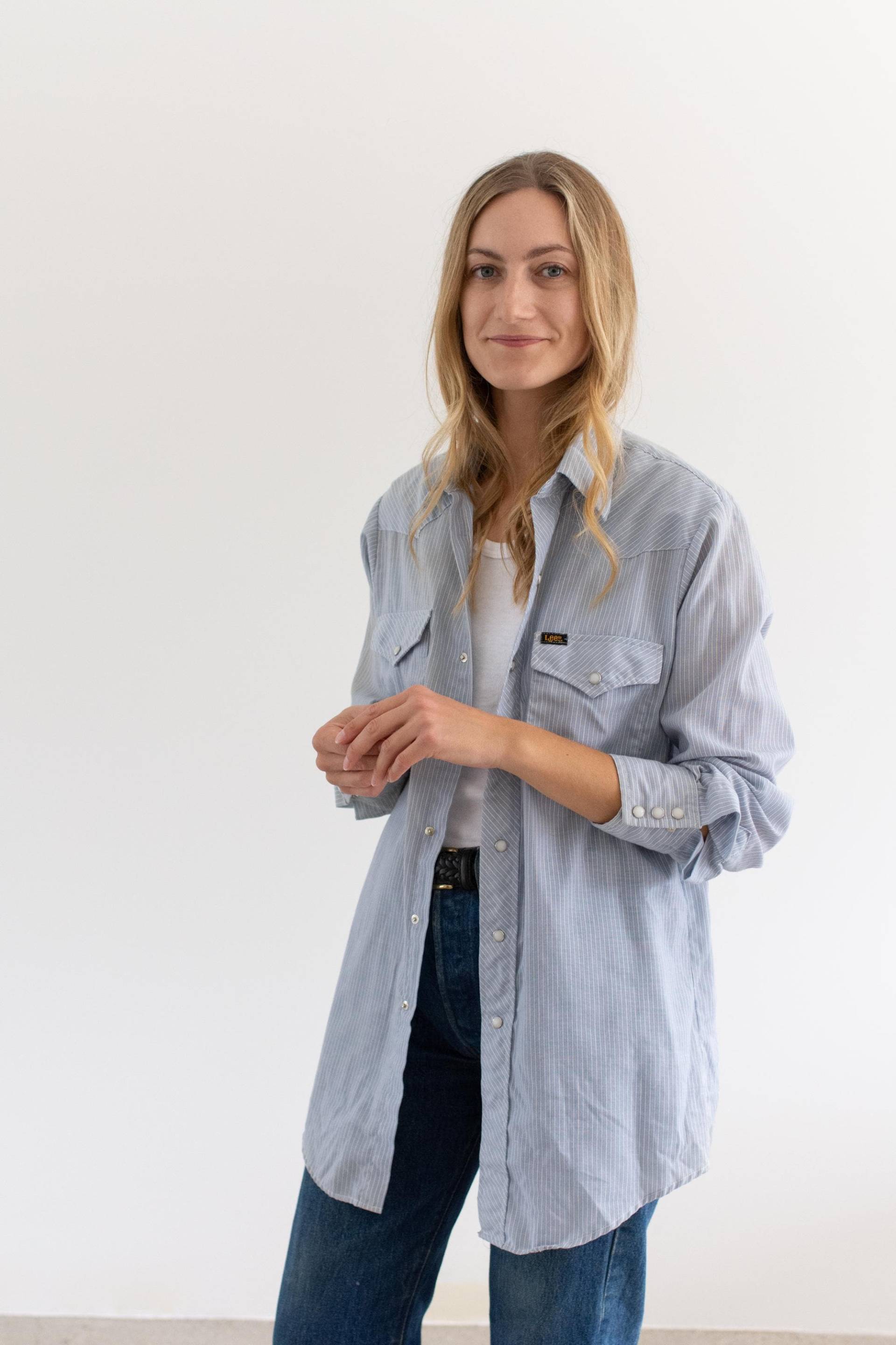 Vintage Lee Blau Weiß Streifen Western Pearl Snap Button Up Shirt | Unisex Sun Faded Baumwollmischung Made in Usa Work Studio Tunika S M von RAWSONSTUDIO