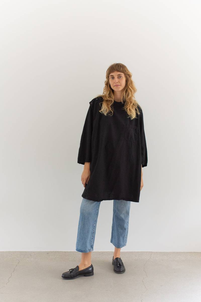 Vintage Schwarze Seitenknopf Malerhemd | Unisex Kurzarm Studio Tunika Cateye Overdye Künstler Kittel Xs S von RAWSONSTUDIO