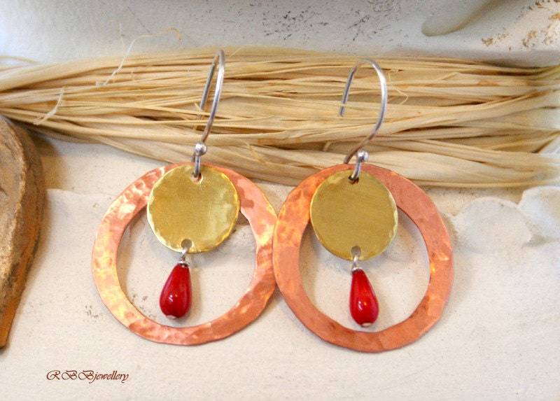 Rote Koralle Messing Kupfer Sterling Silber Ohrringe Rote Koralle Messing Kupfer Sterling Silber Ohrringe von RBBcuriosities
