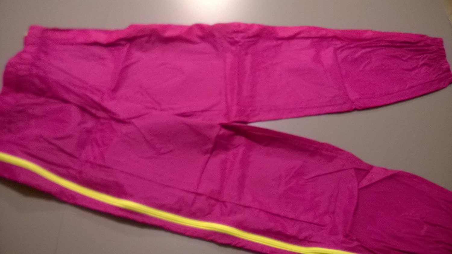 Copri - Pantaloni Impermabile Pieghevole Vintage Anni "90 Fuchs Mit Reißverschluss Neon. Completamente Apribile Copri - Pantaloni Impermabile Pieghevole Vintage Anni "90 Fuchs Mit Reißverschluss Neon. Completamente Apribile von RCClo