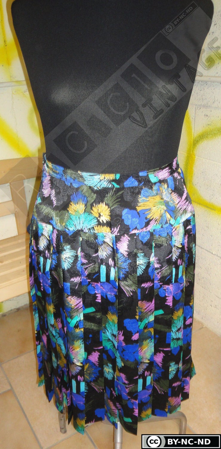 Gonna A Pieghe Multicolor Anni "80 Con Motivo Floreale E Zip Sul Fianco. Lunghezza Sotto Al Ginocchio Gonna A Pieghe Multicolor Anni "80 Con Motivo Floreale E Zip Sul Fianco. Lunghezza Sotto Al Ginocchio von RCClo