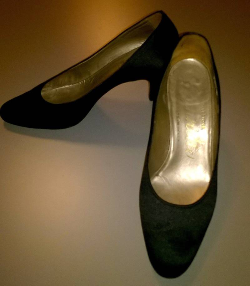 Vintage 80Er Jahre Schwarze Satin Frau Schuhe Dekollete.medium Heels. Hergestellt in Italien von RCClo