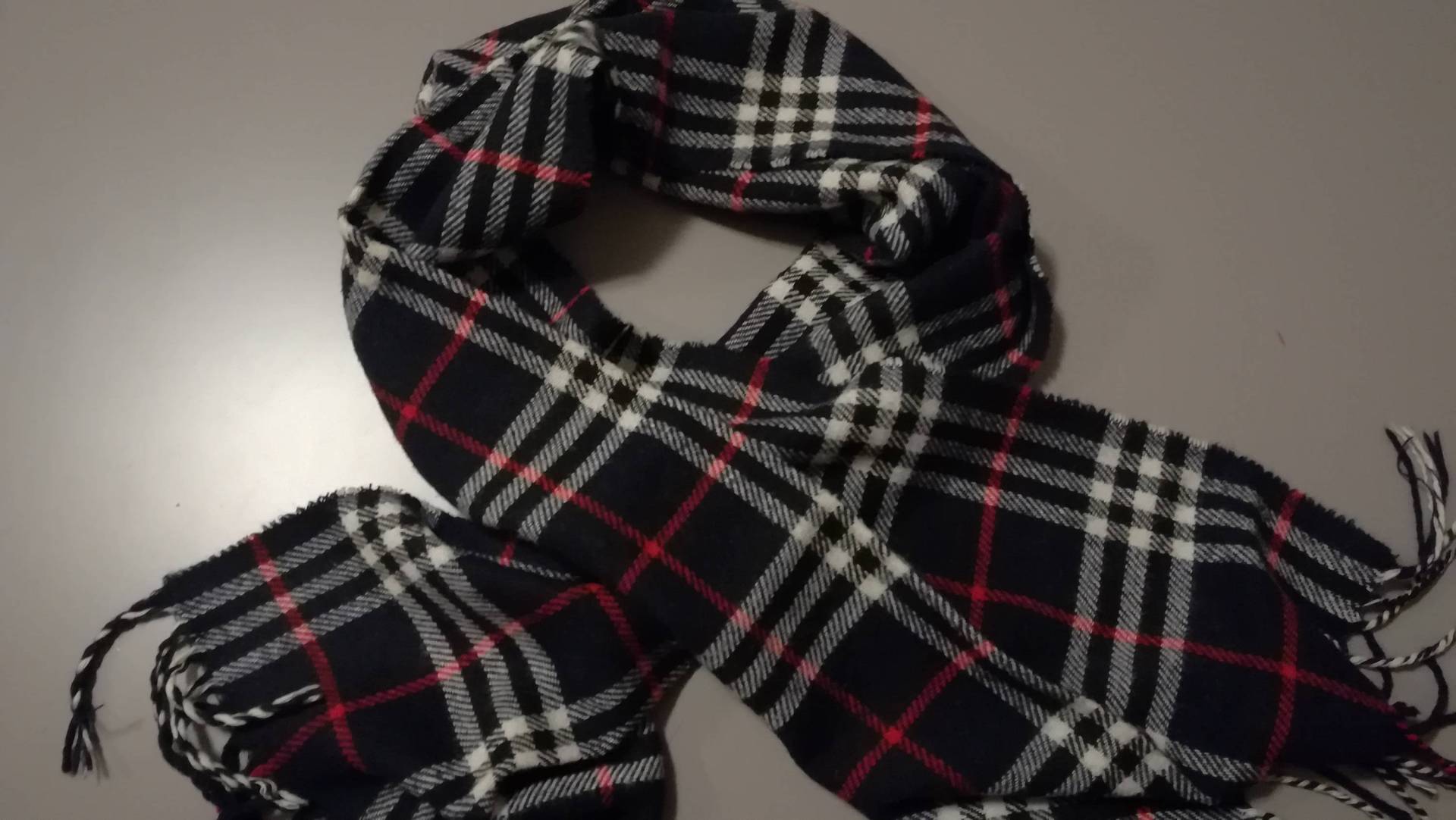 Vintage 90S Lammwolle Tartan Schal in Schwarz, Rot Und Weiß - Made Italy von RCClo