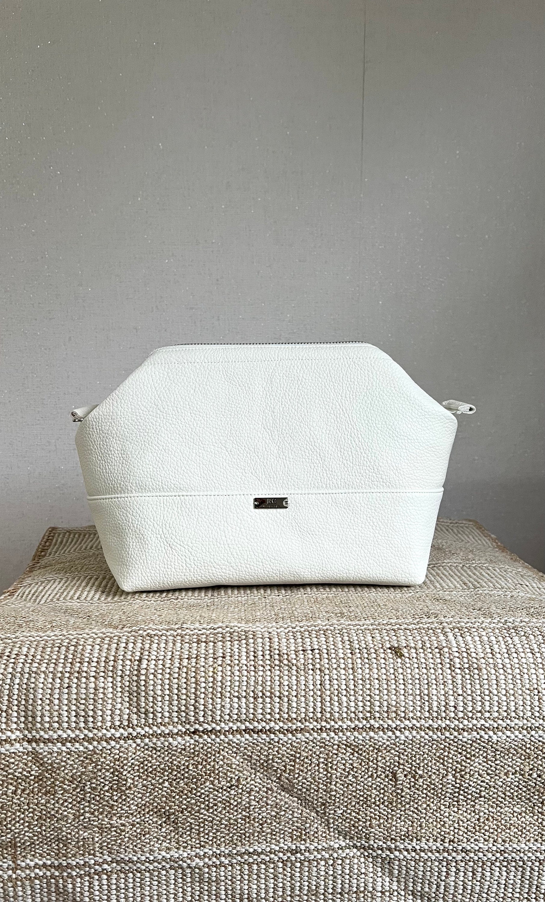 Kosmetiktasche, Weiß, Kunstleder, Reisetasche, Allzwecktasche, Tasche, Kulturtasche, Makeup Tasche, Hochwertige Kosmetiktasche Für Sie, Brautgeschenk Kosmetiktasche, Weiß, Kunstleder, Reisetasche, Allzwecktasche, Tasche, Kulturtasche, Makeup Tasche, Hochwertige Kosmetiktasche Für Sie, Brautgeschenk von RChandmadeKerpen