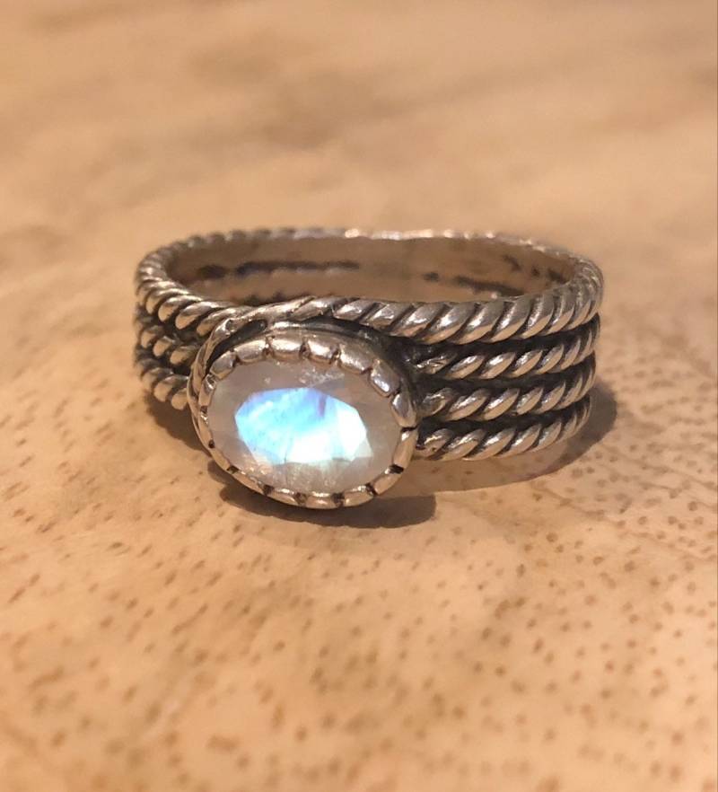 Mononstone Ring, Mondstein Silberring, Reiner Massid Silver Faceted Edelstein, Gemstone, Naturstein, Handkratzring Mononstone Ring, Mondstein Silberring, Reiner Massid Silver Faceted Edelstein, Gemstone, Naturstein, Handkratzring von RDJewelryStudio