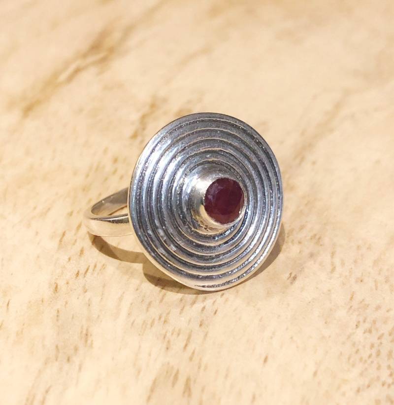 Rubinring, Silberring, Infinity-Ring, Designer-Ring, Kunstring, Edelsteinring, Natursteinring von RDJewelryStudio