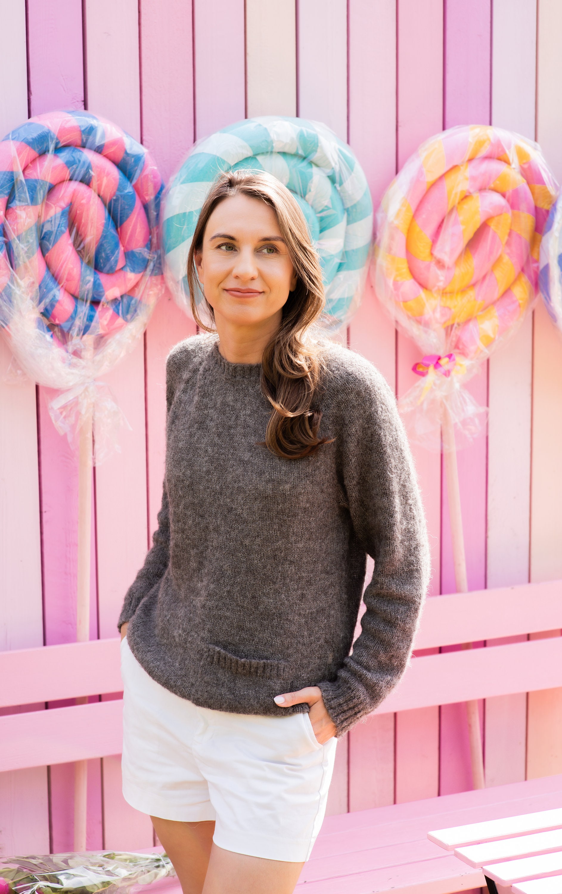 Grauer Alpaka Seide Pullover Gestrickter Pullover Mit Tasche von RDesignStore