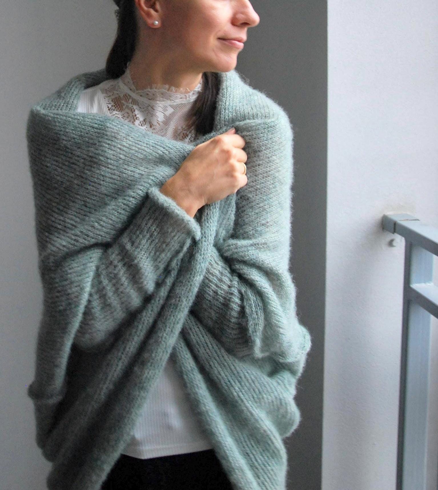 Salbeigrüne Alpaka-Seide Strickjacke Kokon Schal Shrug von RDesignStore
