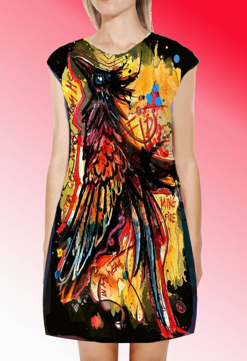 A Line Schwarzes Kleid Mit Zeichnung Von Phoenix Feuer Vogel Und Flammen Print von REBELLYANN