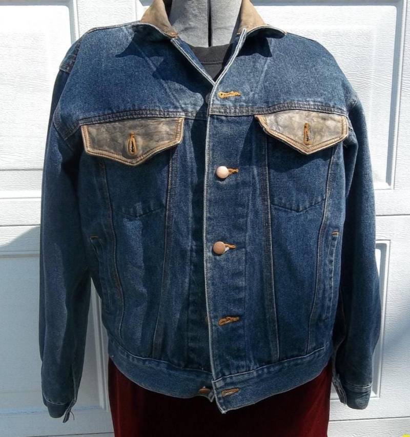 Vintage Blaue Jeansjacke Lederkragen, Baumwolle L | 44" Brust Vintage Blaue Jeansjacke Lederkragen, Baumwolle L | 44" Brust von REBORNbyLadyG
