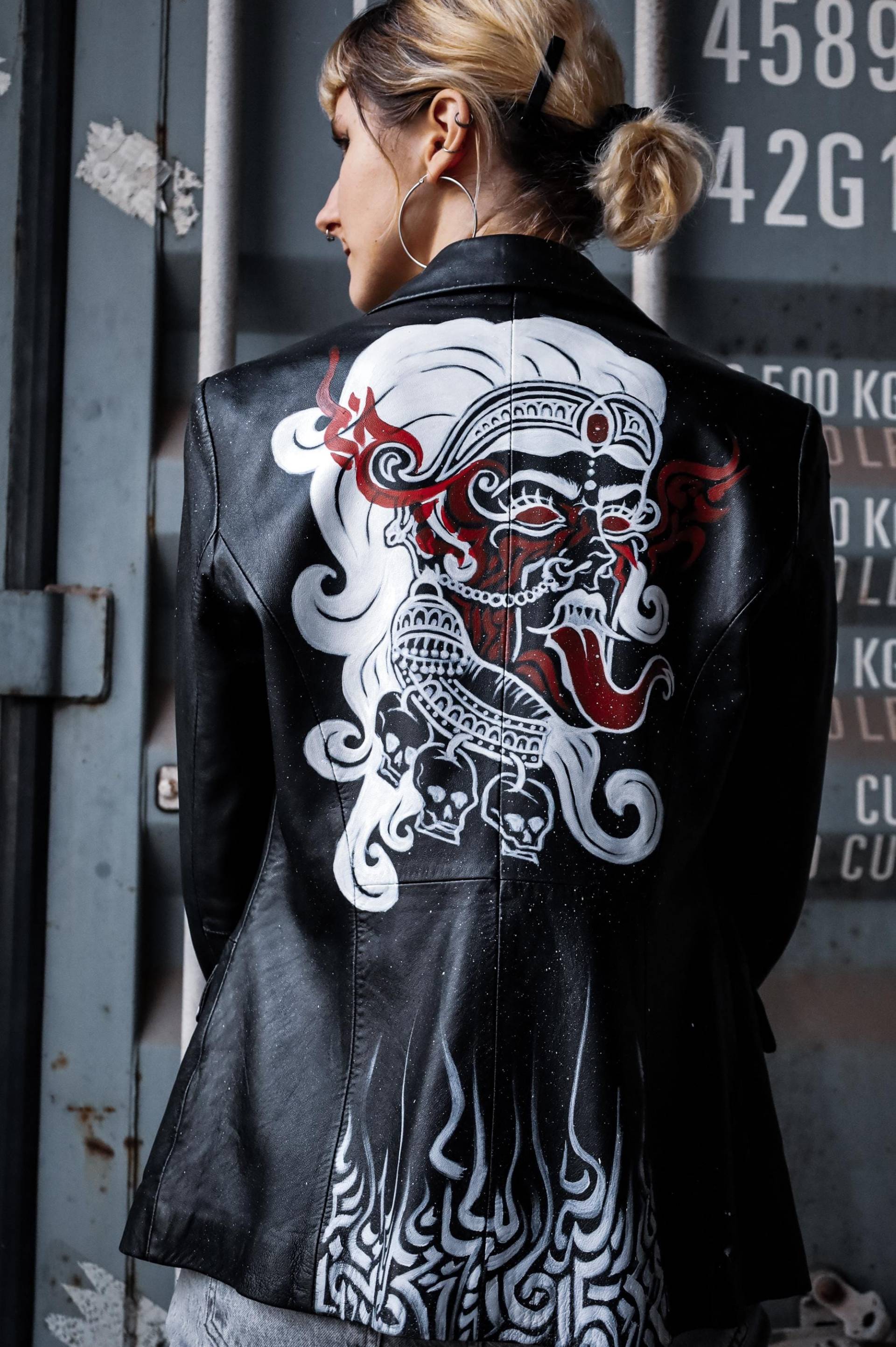 Lederjacke Kali - Handbemalt Reclaimed By Salinkas Lederjacke Kali - Handbemalt Reclaimed By Salinkas von RECLAIMEDbySALINKAS