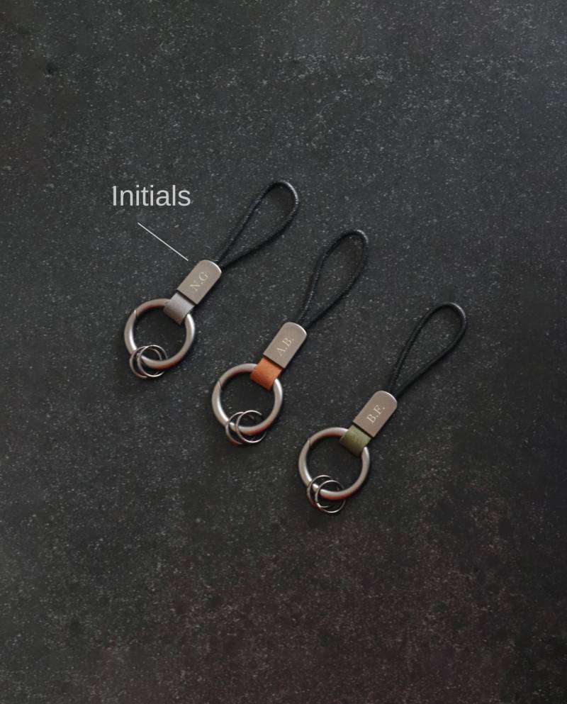 Premium Qualität Schlüsselanhänger Für Männer - Personalisiertes Geschenk Ihn Mit Gravur Monogramm Name Kc4 von REDCHERRYBLVD