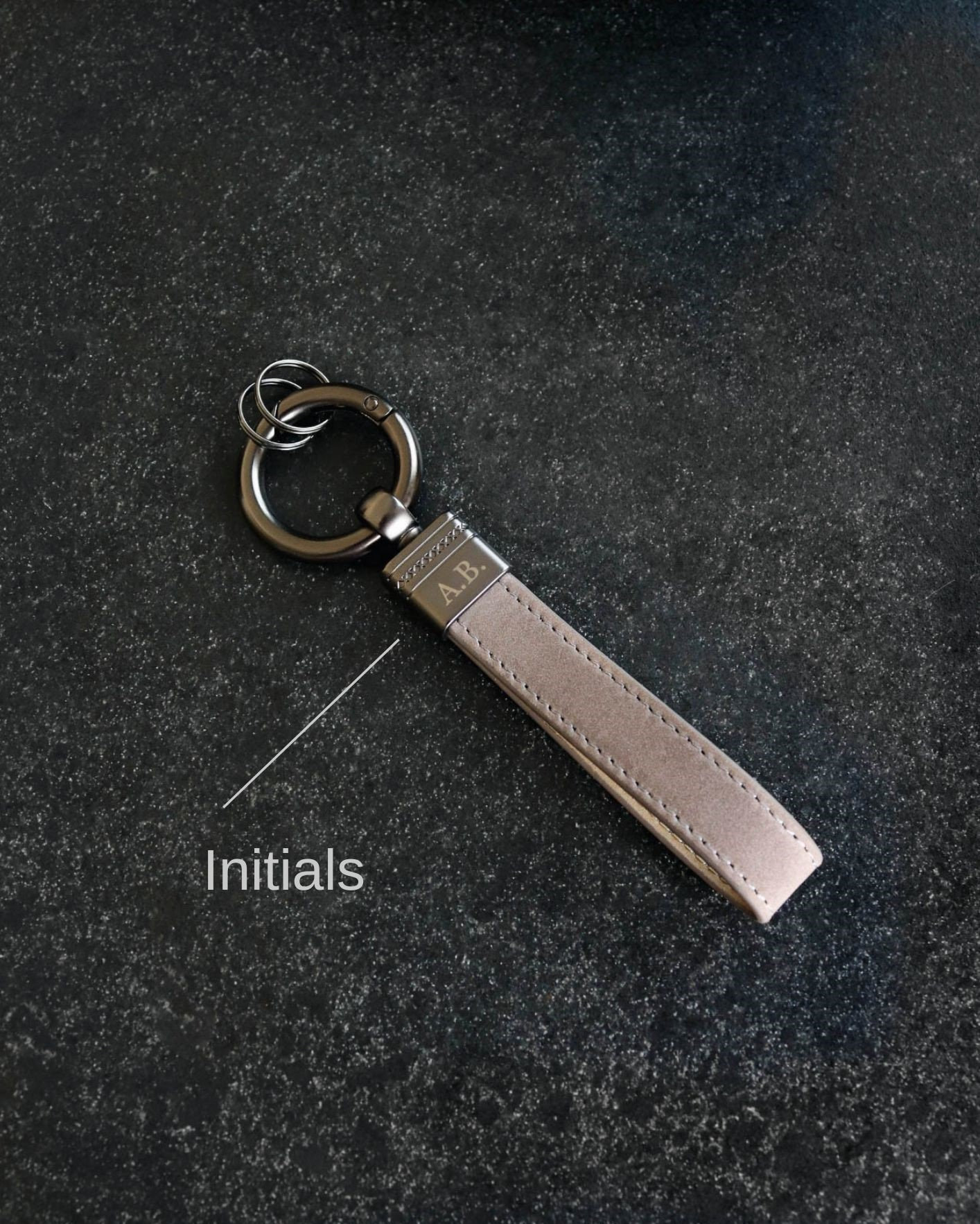 Premium Qualität Schlüsselanhänger Für Männer - Personalisiertes Geschenk Ihn Mit Gravur Monogramm Namen Kc2 Premium Qualität Schlüsselanhänger Für Männer - Personalisiertes Geschenk Ihn Mit Gravur Monogramm Namen Kc2 von REDCHERRYBLVD