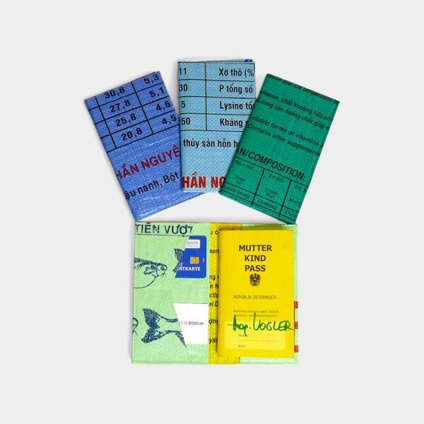 REFISHED fair fashion Reisepasshülle 'WANDERLUST' - upcycelte Fischfuttersäcke von REFISHED fair fashion