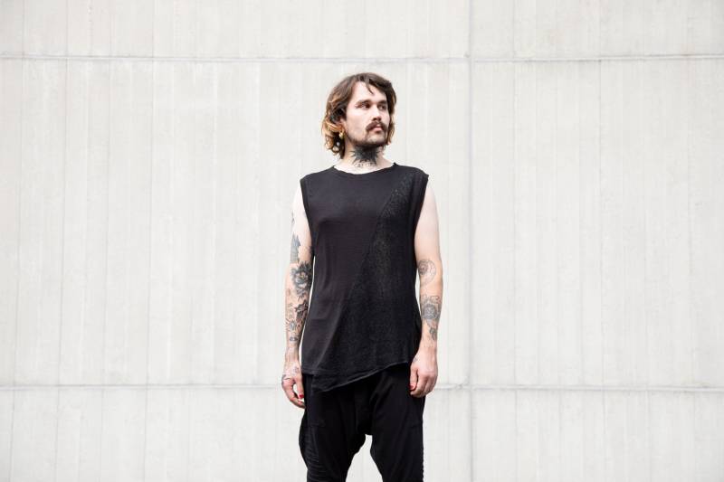 Tanktop - Mit Transparentem Netzstoff Und Nieten Schwarz von REGENBOGENSCHWARZ