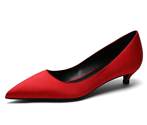 REKALFO Spitz zulaufende Absätze für Damen Satin Damenpumps mit Kitten Heel Slip On Damenschuhe für Hochzeitsfeier Urlaub Rot 35 EU von REKALFO