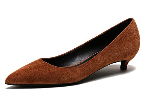 REKALFO Spitz zulaufende Absätze für Damen Wildleder Damenpumps mit Kitten Heel Slip On Damenschuhe für Hochzeitsfeier Urlaub Braun 39 EU von REKALFO