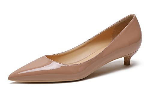 REKALFO Spitz zulaufende Absätze für Damen Lackleder Damenpumps mit Kitten Heel Slip On Damenschuhe für Hochzeitsfeier Urlaub Nackt 37.5 EU von REKALFO