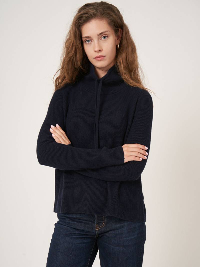 A-Linien-Strickpullover mit Stehkragen von REPEAT cashmere