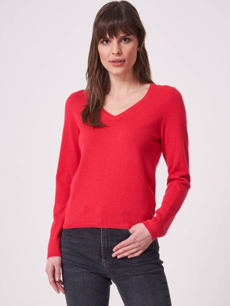 Basic Feinstrick-Pullover aus organischem Kaschmir mit V-Ausschnitt von REPEAT cashmere