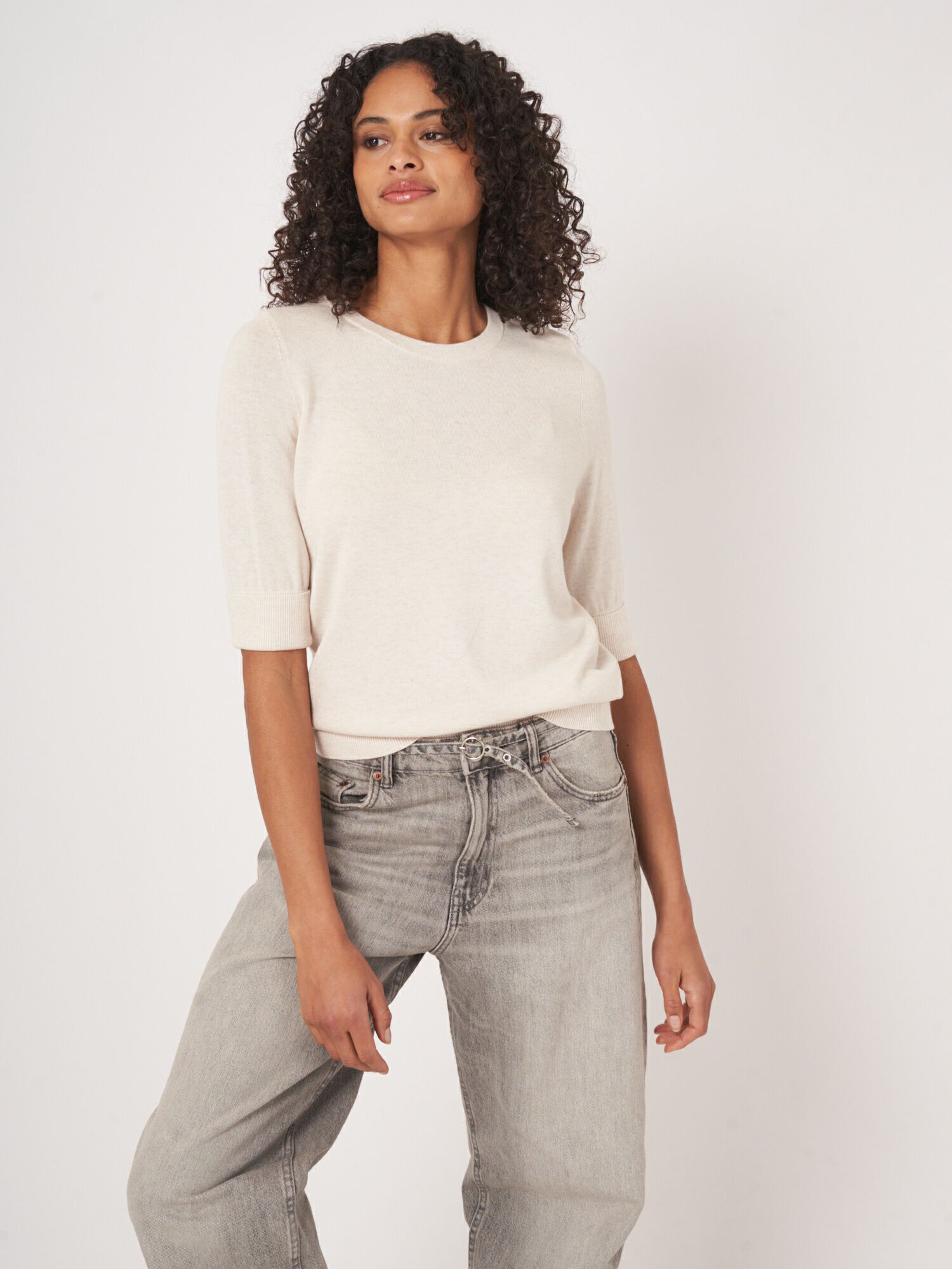 Basic Feinstrick-Pullover mit V-Ausschnitt aus Baumwollmischung von REPEAT cashmere