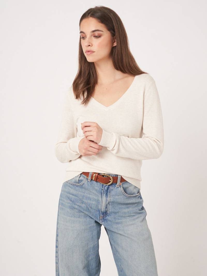 Basic Feinstrick-Pullover mit V-Ausschnitt aus Baumwollmischung von REPEAT cashmere