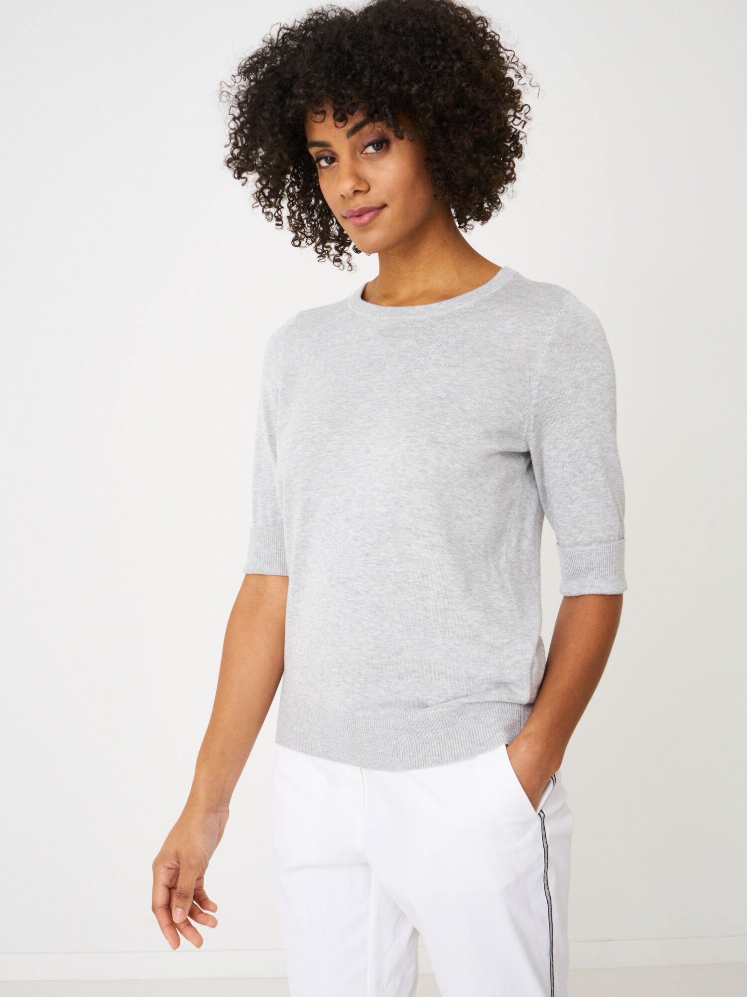 Basic Feinstrick-Pullover mit V-Ausschnitt aus Baumwollmischung von REPEAT cashmere