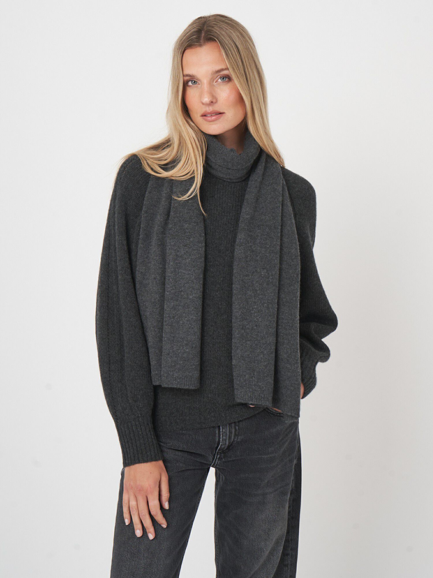 Basic-Feinstrickschal aus Bio-Kaschmir von REPEAT cashmere