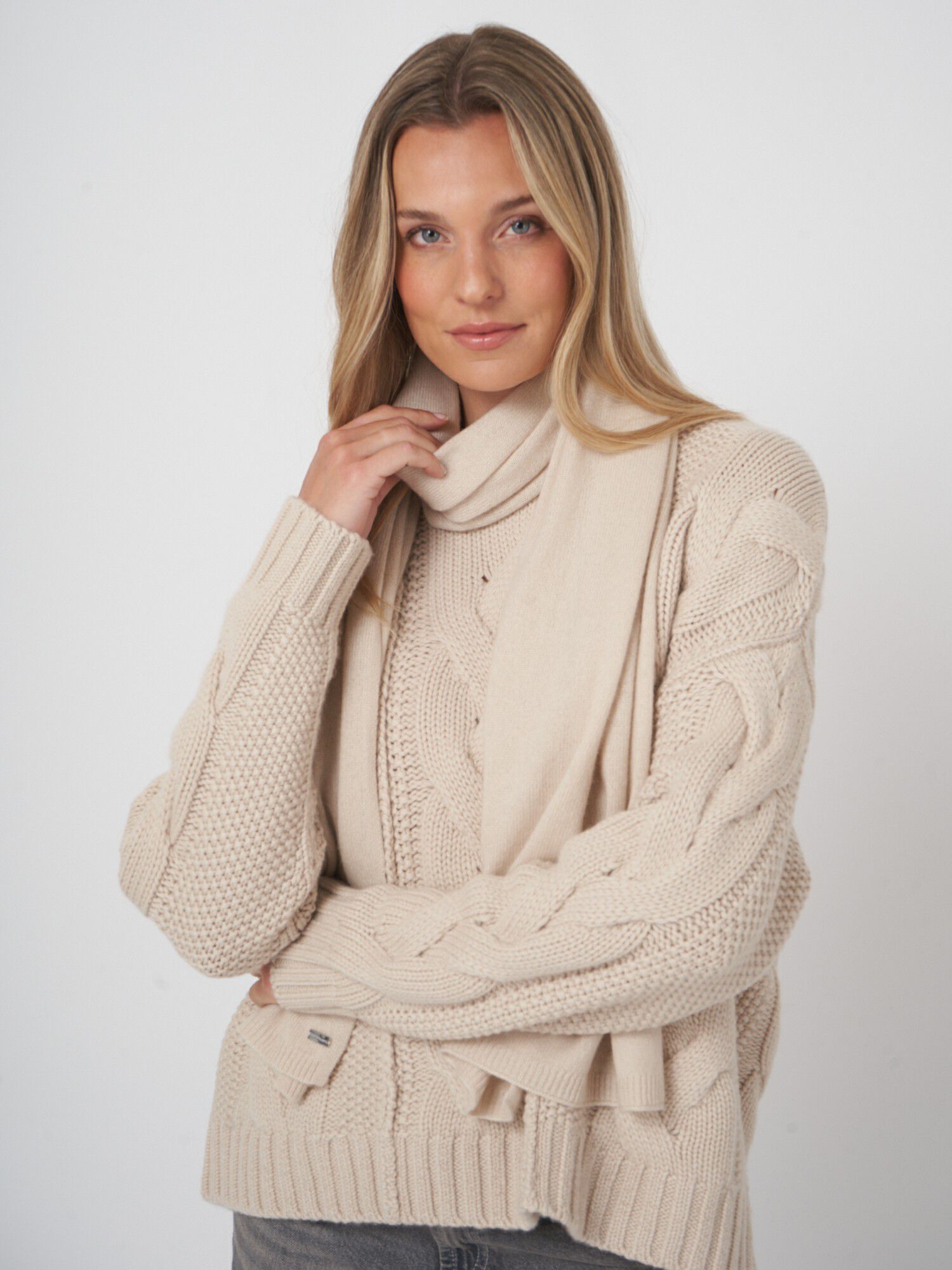 Basic-Feinstrickschal aus Bio-Kaschmir von REPEAT cashmere