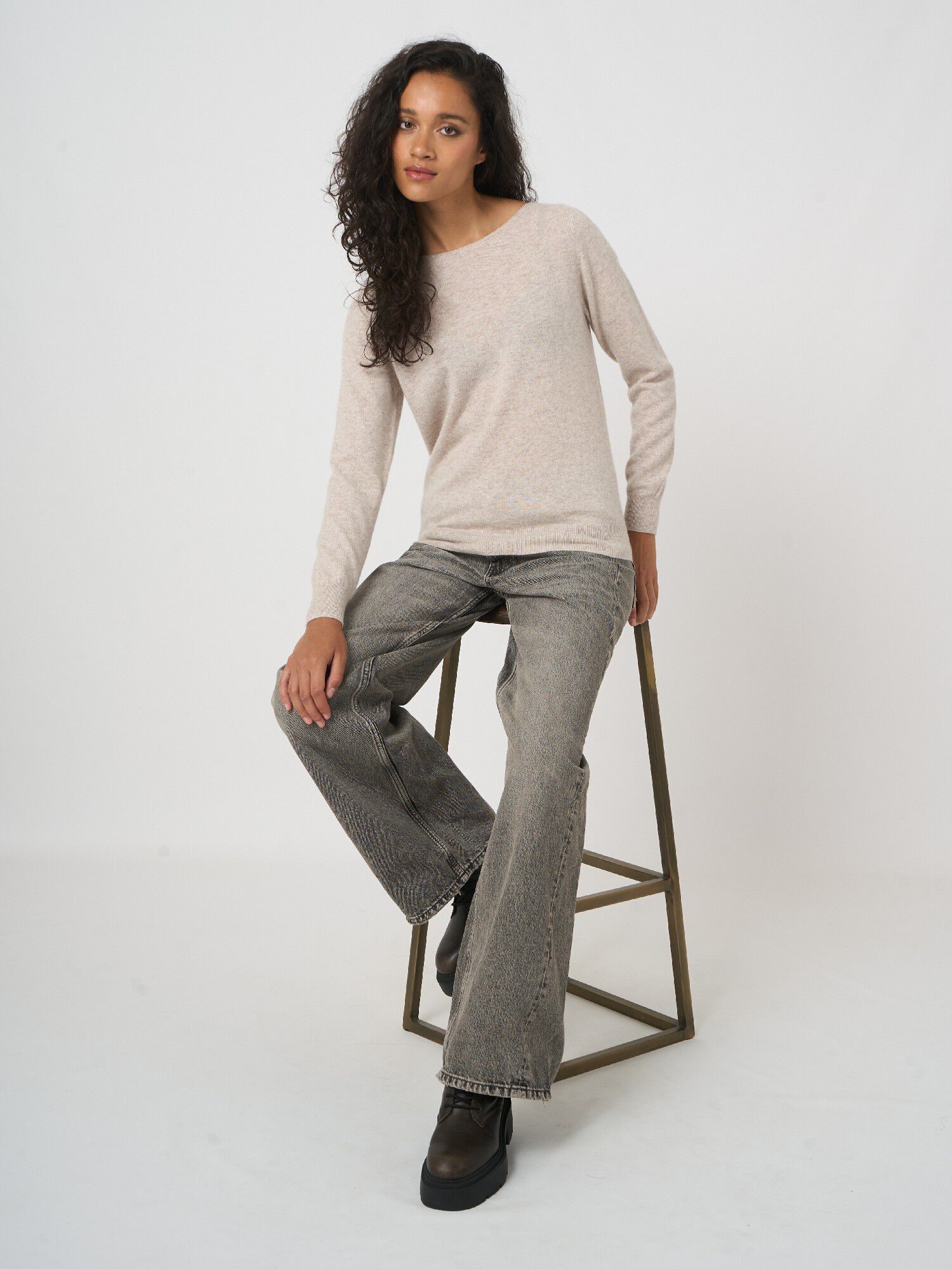 Basic Pullover mit U-Boot-Ausschnitt aus Bio-Kaschmir von REPEAT cashmere