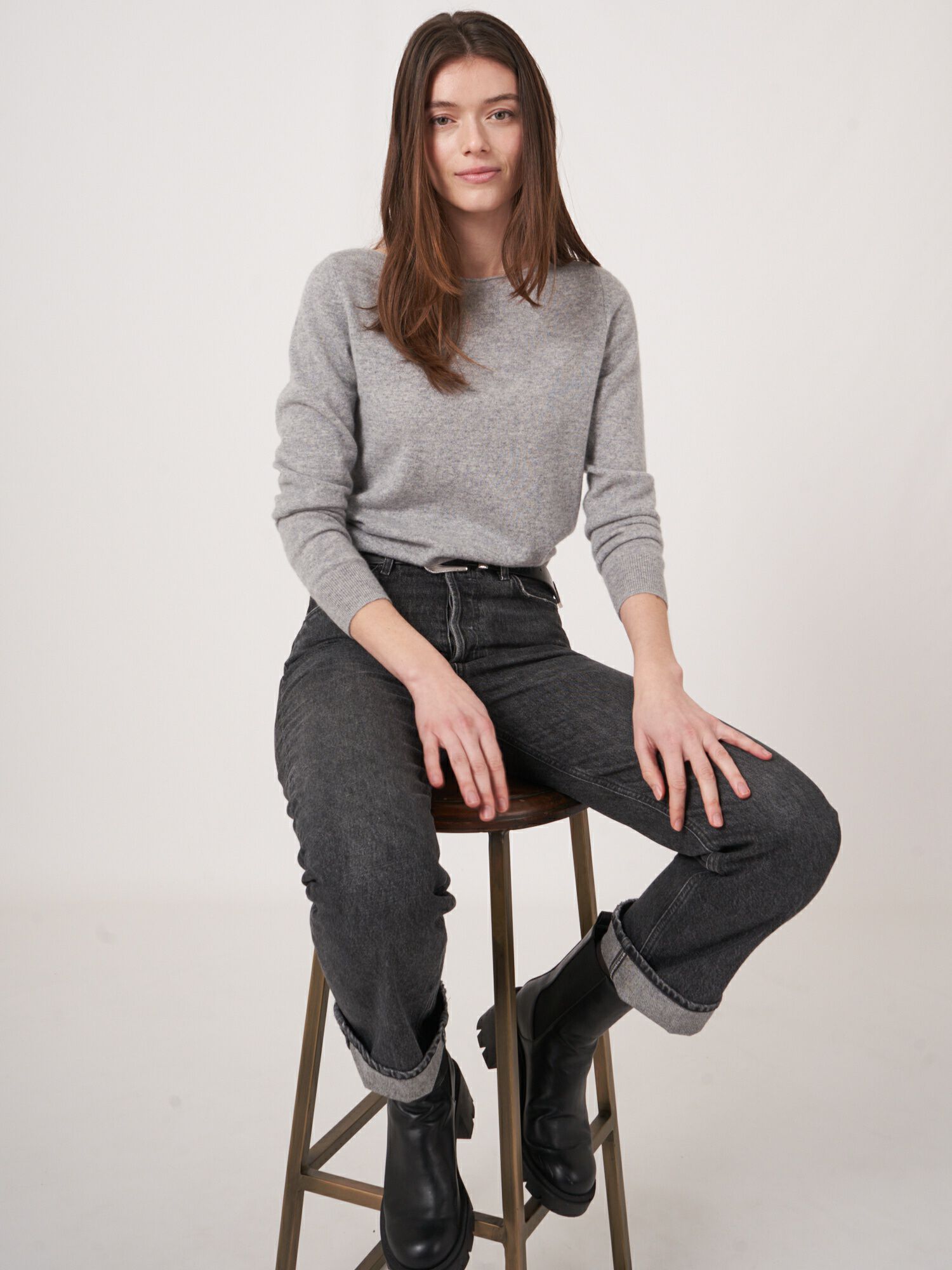 Basic Pullover mit U-Boot-Ausschnitt aus Bio-Kaschmir von REPEAT cashmere