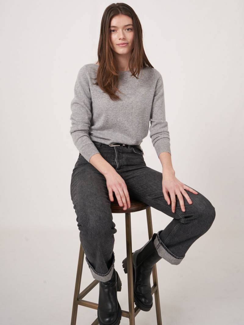 Basic Pullover mit U-Boot-Ausschnitt aus Bio-Kaschmir von REPEAT cashmere
