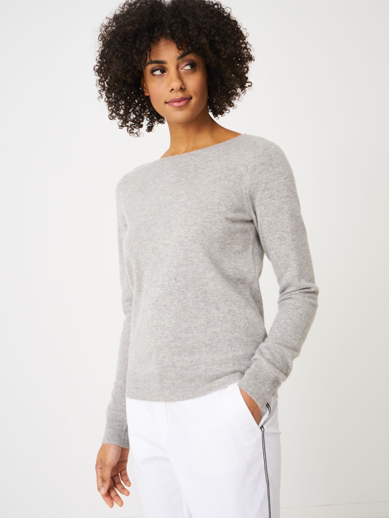 Basic Pullover mit U-Boot-Ausschnitt aus Bio-Kaschmir von REPEAT cashmere