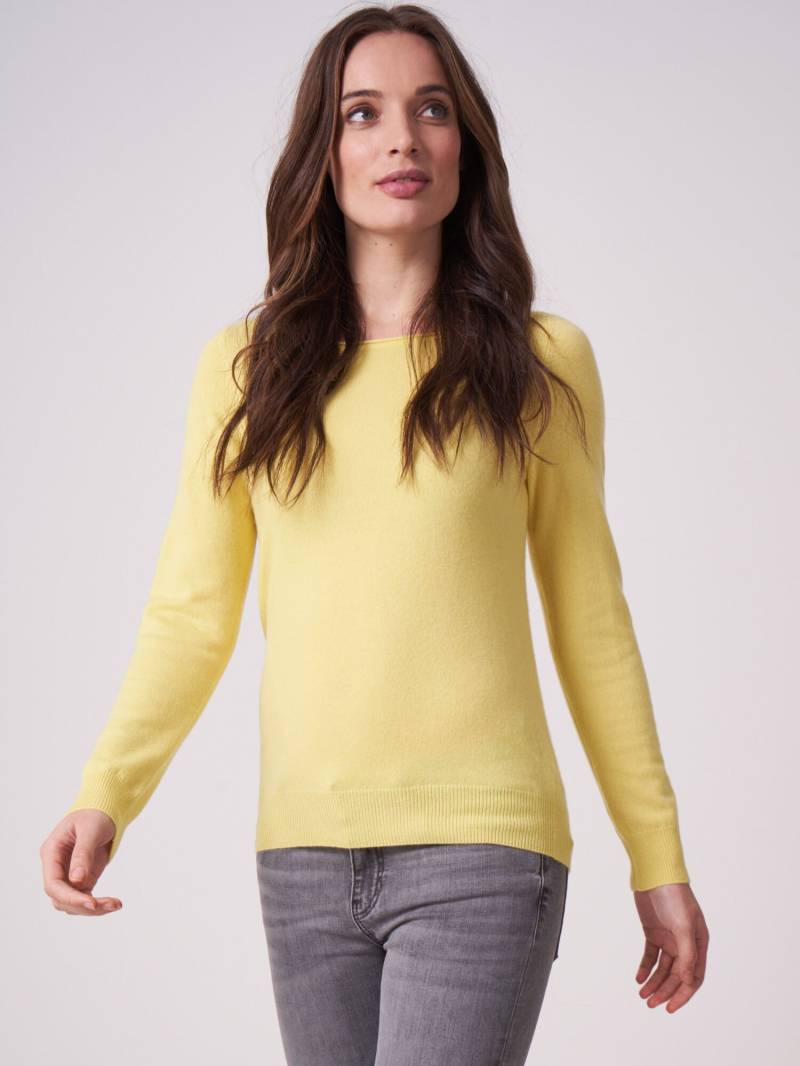 Basic Pullover mit U-Boot-Ausschnitt aus organischem Kaschmir von REPEAT cashmere