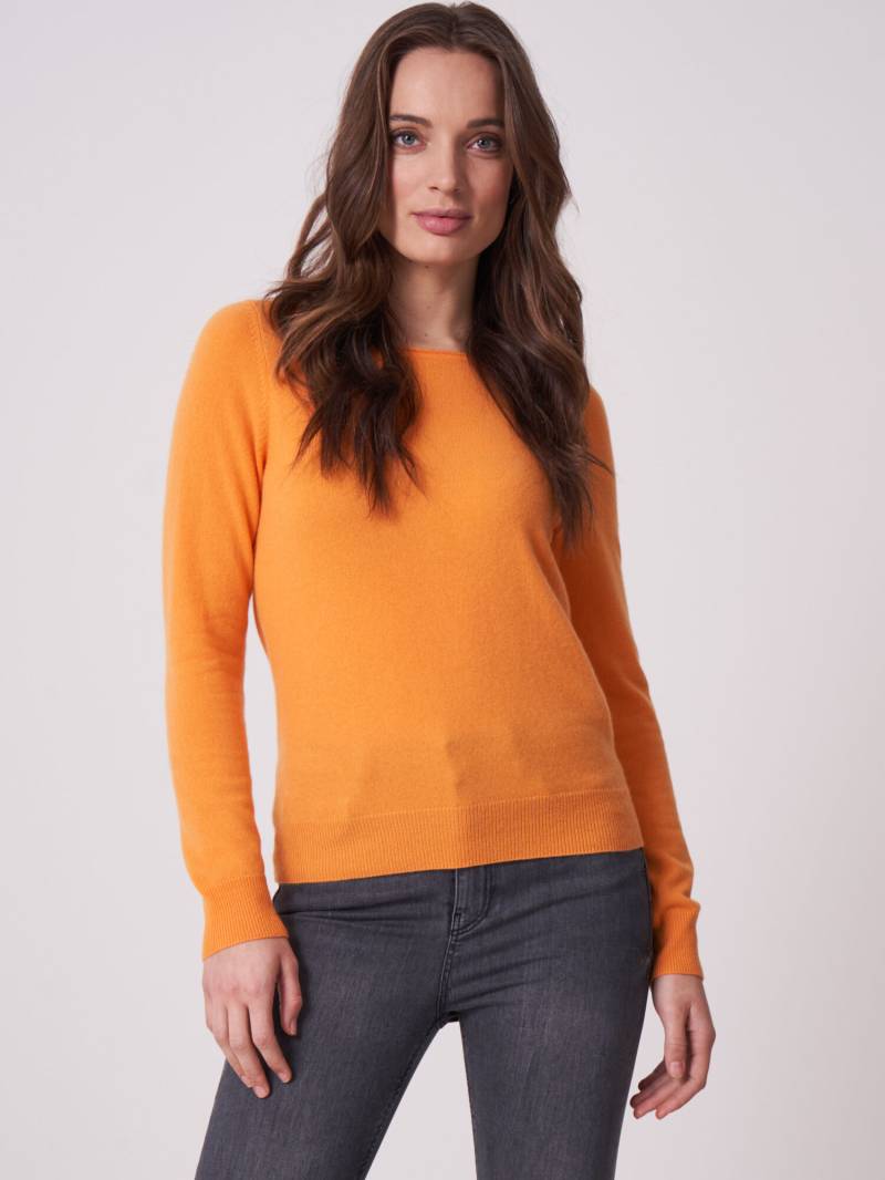 Basic Pullover mit U-Boot-Ausschnitt aus organischem Kaschmir von REPEAT cashmere